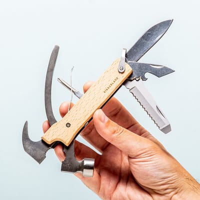 Kikkerland Multitool hamer - 10 in 1- Platte schroevendraaier - Flesopener - Ruimer - Zaagblad - Vijl - Mes - Kruiskop schroevendraaier - Tang - Draadknipper - Cadeau man