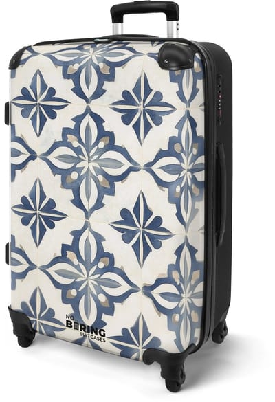 NoBoringSuitcases.com® - Koffer groot - Rolkoffer lichtgewicht - Blauw bloemenpatroon op witte tegels - Vakantie reiskoffer met 4 wielen - Grote trolley XL - Travel suitcase large - 20 kg bagage - Ruimbagage medium met TSA slot
