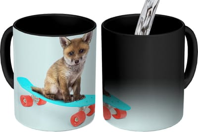 Magische Mok - Foto op Warmte Mokken - Koffiemok - Vosje - Dieren - Skateboard - Blauw - Magic Mok - Beker - 350 ML - Theemok
