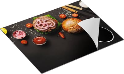 Chefcare Inductie Beschermer Hamburger Ingrediënten op een Zwarte Marmeren Plaat - 65x50 cm - Afdekplaat Inductie - Kookplaat Beschermer - Inductie Mat