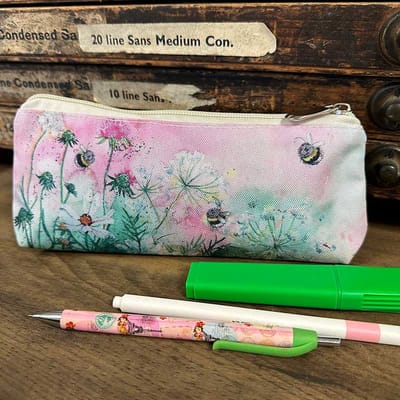 Alex Clark Pencil Case Bees in Summer ~ Pennenetui Bijen in de zomer