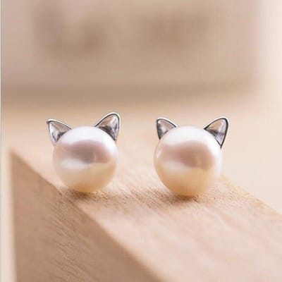 Creatieve Eenvoudige Ambachtelijke Schattige Dier Verzilverde Sieraden Kleine Kat Hol Doorgeboord Parel Vrouwelijke Oorbellen E064 beige