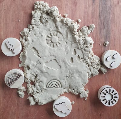 Zand en klei stempels - Weer - Weersvoorspellingen - Zon, Regen, donder, wolk, regenboog - Sensory play - Speelzand - Montessori - Vormen - Zandstempels - Kleistempels - Stempelen