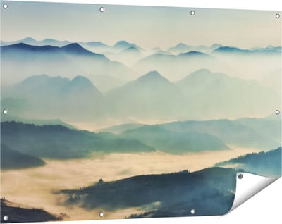 Gards Tuinposter Heuvel Landschap tijdens de Mist - 120x80 cm - Tuindoek - Tuindecoratie - Wanddecoratie buiten - Tuinschilderij