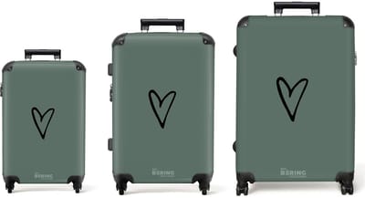 NoBoringSuitcases.com® - Kofferset 3 delig - Koffer lichtgewicht - Groen met zwart hartje - Reiskoffer set met 4 wielen - Handbagage trolley - Middelgrote rolkoffer - Ruimbagage koffer - Koffers met TSA slot