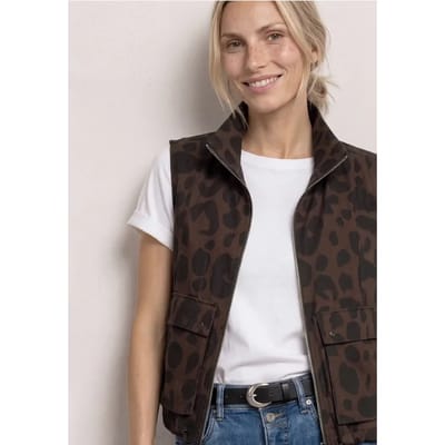 Vest met opstaande kraag en leopatroon