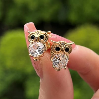 Huitan Boucles d'oreilles fantaisie Hibou animal de nuit pour femme Couleur or Délicates Boucles d'oreilles Puces Soirée dansante Cadeau pour fille Bijoux de mode pour femme