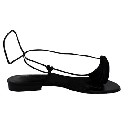 Magda Butrym platte sandalen met bloemenapplicaties in zwart leer