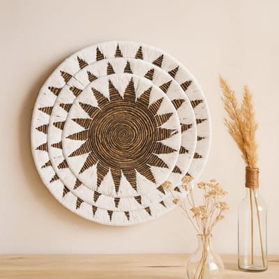 Ancient Wisdom - Decoratieve schaal - Set van drie zeegras kommen multicolor - wanddecoratie - interieuraccessoire - cadeauidee - natuurlijke materialen - decoratief - schaal