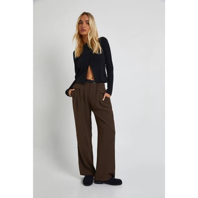 boohoo Dames Vloeiende Rechte Pijp Broek met Riem | Chocoladebruin | Maat: 36