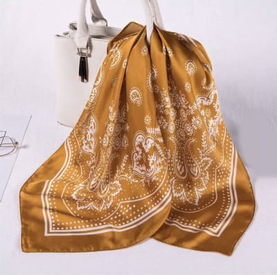 Emilie Scarves - sjaal - goud - vierkant satijn print - bandana paisley