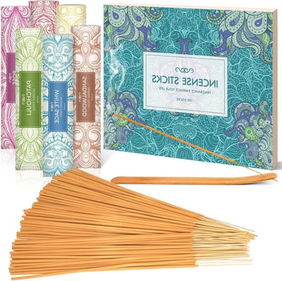 Giftset met 120 wierookstokjes van salie, kaneel, sandelhout en rozenpatchouli voor ontspanning en yoga aromatherapie