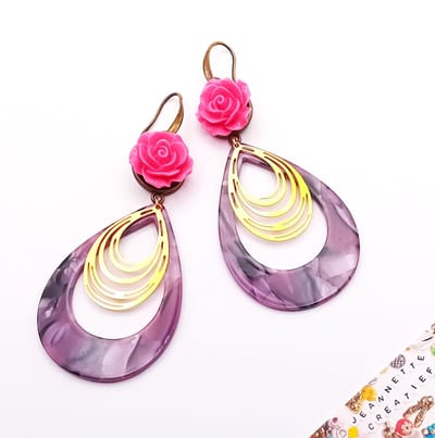 Jeannette-Creatief® - Resin - Flamenco - Paarse Oorbellen - Spaanse Oorbellen - Lange Oorbellen - Artistic - Oorbellen met Roosjes - Theater - Spanish Collection - Statement Earrings - Kostuumsieraden - Carnaval - Valentijn