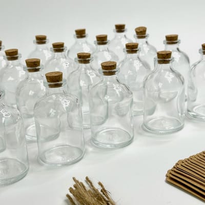 20 Mini Glazen Potjes, Flesjes met Kurkstop, Koord & Labels (50ml) - DIY Decoratie & Cadeaus voor Bruiloften, Verjaardagen, Doopsels