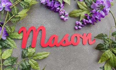 In hout uitgesneden naambord - Gepersonaliseerd - Babyshower kinderkamer - Baby - Decoratie - Kraamcadeau - Rood