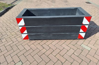 Rockwood® Betonnen Plantenbak/Wegblokkade 1.50m met reflectoren