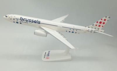 schaalmodel vliegtuig Brussels Airlines Airbus A330-300 schaal 1:200 lengte 31,84cm