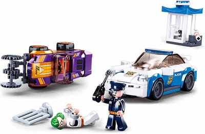 Sluban Politie Achtervolging met Sleepwagen bouwspeelgoed kinderen vanaf 6 jaar – Constructiespeelgoed modelbouw politie set – bouwdoos met 264 bouwstenen en 2 minifiguren – M38-B0825