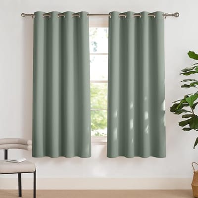 Verte Gordijnen Kant en Klaar met Haakjes - Kant-en-Klare Gordijnen - Verduisteringsgordijnen met Lussen - Warmte- en Koude-Isolerend - Geschikt voor de Woonkamer en Slaapkamer - 140 cm Breed x 160 cm Hoog - 2 Panelen - Salin Green