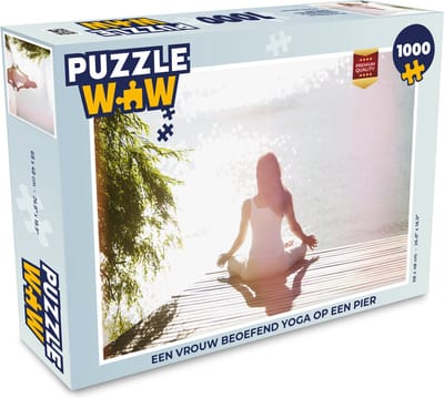 Puzzel Een vrouw beoefend yoga op een pier - Legpuzzel - Puzzel 1000 stukjes volwassenen