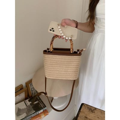 Sac à bandoulière en tricot pour femme, nouveau modèle d'été, petit sac texturé, sac seau en paille tissée, portable white
