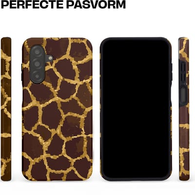 Casetastic hoesje geschikt voor Samsung Galaxy A26 - Dubbellaagse bescherming - Afrikaanse Giraffenprint - Fashion Case - Zwart Bruin Goud Olijfgroen