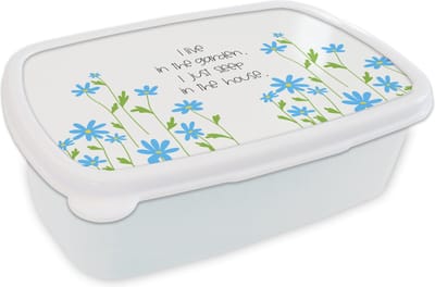 Broodtrommel Wit - Lunchbox - Brooddoos - I live in the garden I just sleep in the house - Spreuken - Quotes - 18x12x6 cm - Volwassenen