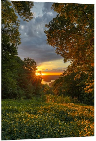 Acrylglas - Zonsondergang onder aan de Berg - 80x120cm Foto op Acrylglas (Met Ophangsysteem)