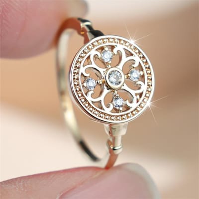 Bagues Rondes Blanches en Zirconium avec Motif Fleur Creuse Vintage pour Femmes Tendance Couleur Dorée Bijoux de Mariage Cadeaux pour la Fête des Mères 10