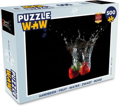Puzzel Aardbeien - Fruit - Water - Zwart - Rood - Legpuzzel - Puzzel 500 stukjes