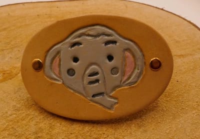 kinder haarclip beige met afbeelding van olifant - olifanten haarclip voor kinder - leuke haarclip voor meisjes - handgemaakte haarclip voor meisjes - kinderlijke haarclip van leer