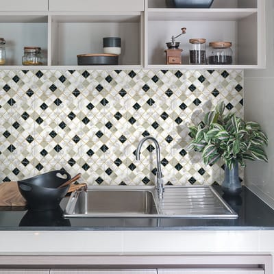 Zelfklevende tegelmuurstickers voor keuken en badkamer - 24 tegelstickers met marmerlook in wit, beige en zwart - 24 stickers, 20x20 cm