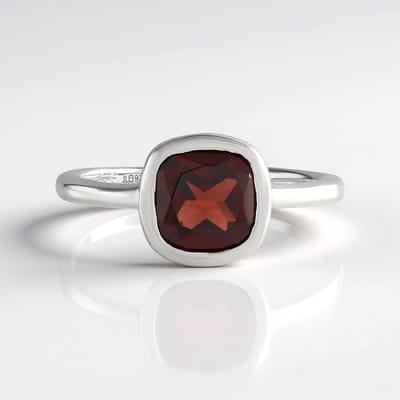 Cavill - Zilveren Ring - 925 Sterling Zilver Geplatineerd - Mozambique Granaat 1,771 ct Antieke Kussenslijp - Elegante Bezelzetting - Luxe Damesring