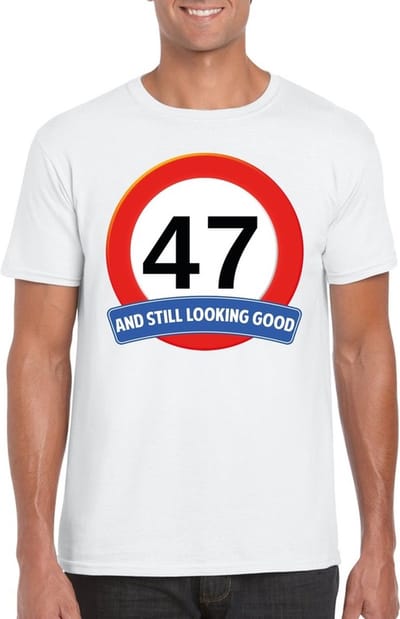 47 jaar and still looking good - t-shirt met verkeersbord print - wit - voor heren - verjaardag cadeau - party - feestartikelen 47 jarige S