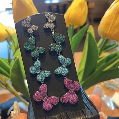 Zomer Nieuwe Kleurrijke Vlinder Dans Oorbellen met Kleurrijke Zirkonia Micro-inleg Lange Dames Elegante en Modieuze Oorbellen gray