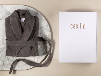 Casilin - Badjas Cadeau voor Hem en Haar in Luxe Geschenkdoos - Voor dames en heren - Maat M - Fleece & Katoen - Absorberend - Donkergrijs