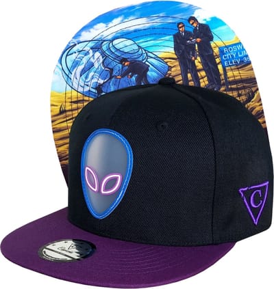 Capiche® Snapback Pet Heren – UFO Crash – Zwart & Paars & Rubber Logo – Alien Collectie – Verstelbaar met Druksluiting – Sportcap – Alien Pet – Capiche Caps