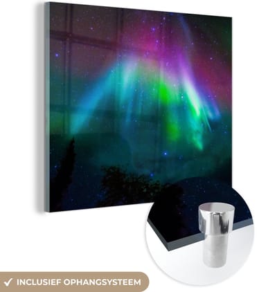 MuchoWow® Glasschilderij 50x50 cm - Schilderij acrylglas - Noorderlicht - Sterrenhemel - Kleuren - Foto op glas - Schilderijen