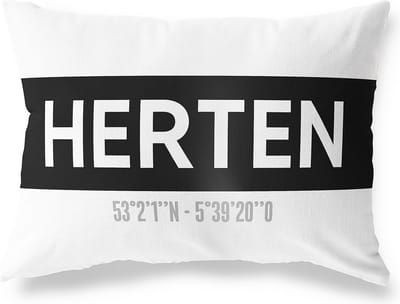 Tuinkussen HERTEN - LIMBURG met coördinaten - Buitenkussen - Bootkussen - Weerbestendig - Jouw Plaats - Studio216 - Modern - Zwart-Wit - 50x30cm