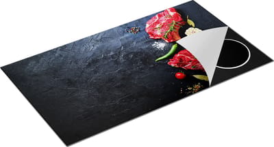 Chefcare Inductie Beschermer Rood Vlees met Groentes op een Marmeren Plaat - 95x50 cm - Afdekplaat Inductie - Kookplaat Beschermer - Inductie Mat