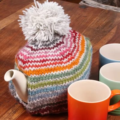 Pachamama - Hoxton - Theemuts - regenboog - gebreid - gevoerd - 100% wol - Fair trade
