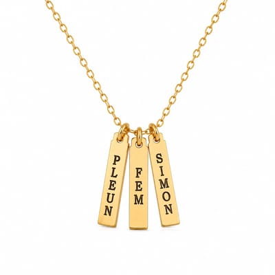 Engravia by Derya – Gepersonaliseerde Drievoudige Staafhanger Ketting Goudkleurig – RVS Roestvrij Staal – Minimalistische Naam- of Datumketting – Persoonlijk Cadeau