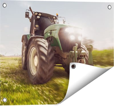 Gards Tuinposter Tractor op het Gras - Trekker - 50x40 cm - Tuindoek - Tuindecoratie - Wanddecoratie buiten - Tuinschilderij
