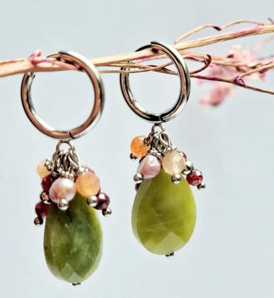 Cluster oorbellen met Canadese Jade - oorringen met hanger - zonnesteen - parel - Braziliaans granaat - Gekleurde dames oorhangers -