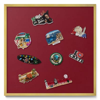 Tulup Magneetbord met Gouden Frame - Bordeauxrood Magneetbord in Effen Kleuren - 50 cm x 50 cm - Bourgondische kleur - Design Magneetbord met Frame - Magnetisch Bord Muurbevestiging - Memobord voor Keuken