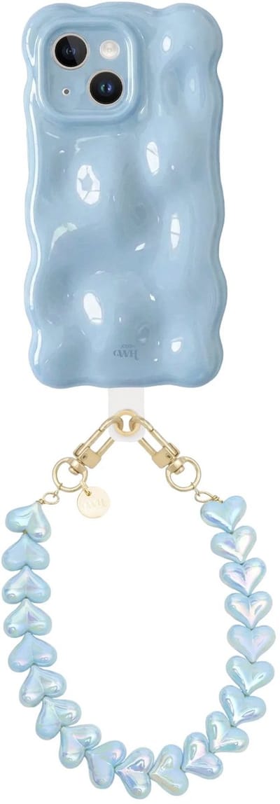 xoxo Wildhearts Bubbly case Ice Blue - Funky Hearts (Blue metallic) - geschikt voor iPhone 15 Plus - Hoesje met telefoonkoord - golvend hoesje met hartjesketting - Telefoonhoesje met afneembaar koord - schokbestendig - Lichtblauw