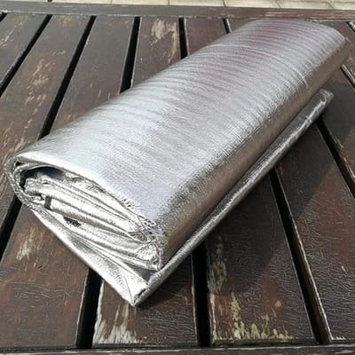Tapis de camping léger en film d'aluminium avec un design résistant à l'humidité et durable 100*200cm