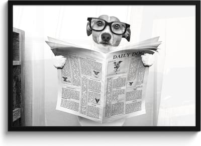 Poster in lijst - Fotolijst 90x60 cm - Posters - Hond - Krant - Toilet - Zwart wit - Dieren - Posterlijst zwart - Wanddecoratie badkamer - Muurdecoratie WC - Decoratieve accessoires - Toilet muur decoratie
