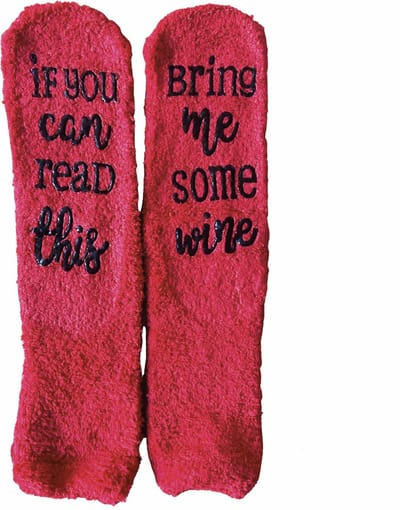 SilverAndCoco - Wijn Sokken Dikke Huissokken / Gekke Vrolijke Foute Rode Kleding / Leuke Grappige Happy Warme Dames Socks / Verjaardag Geschenk Sok Outfit Katoen Rood / Vrouwen Sinterklaas Schoen Kerst cadeau met Tekst - Bring me Some Wine