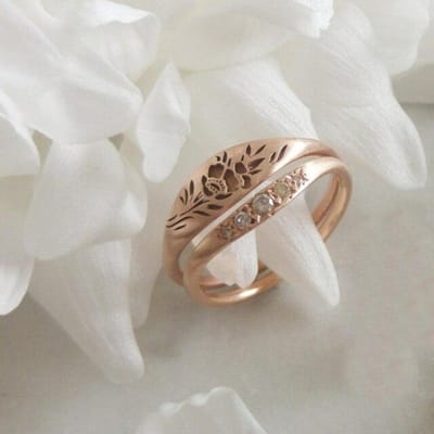 Populaire, eenvoudige mode, 2-delige set van 5 gemengde stijlen, gegraveerde holle koperen ringen met bloemmotief voor dames, perfect als feestsieraad. 9 gray